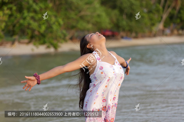 海灘上的女人