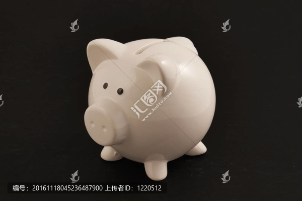 黑色背景上的小豬儲(chǔ)蓄罐