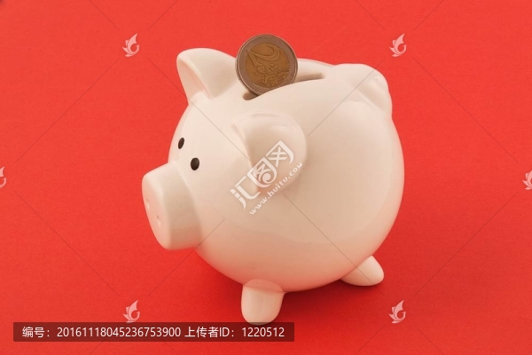 紅色背景上的小豬儲蓄罐