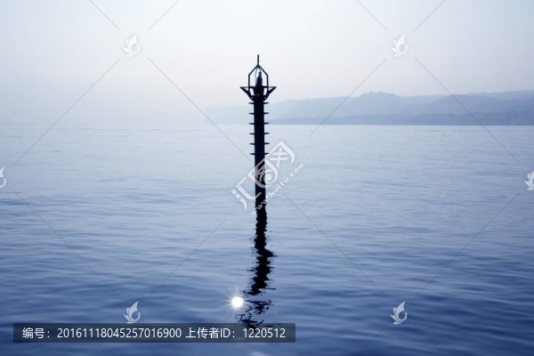 Mediterranean碧海倒影中的背光信標(biāo)