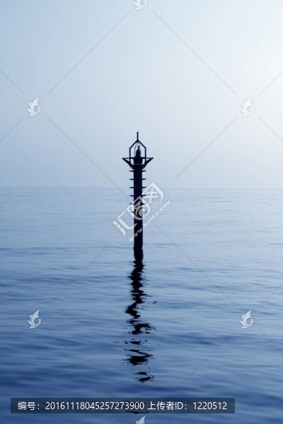 Mediterranean碧海倒影中的背光信標(biāo)