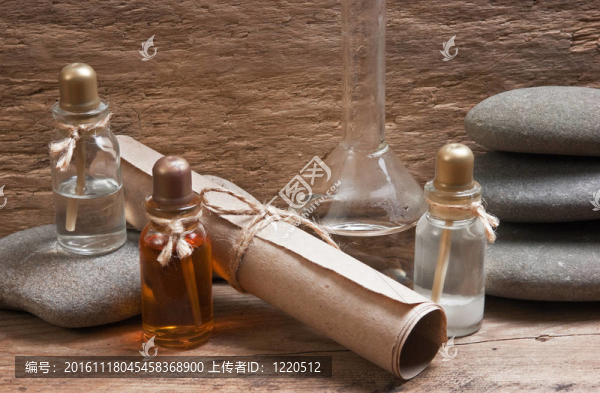 在芬芳的香水精油瓶實(shí)驗(yàn)室