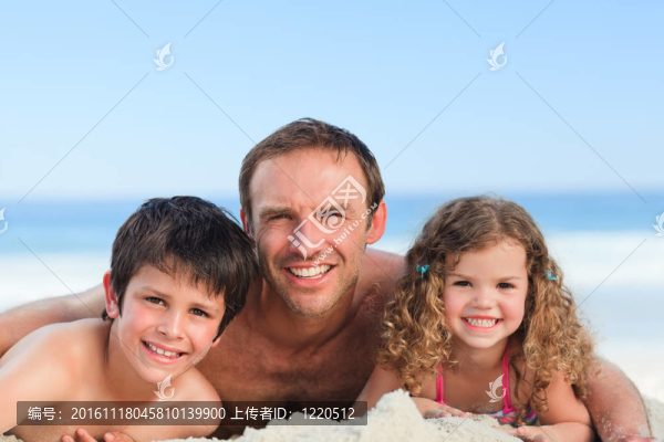 孩子們和他們的父親