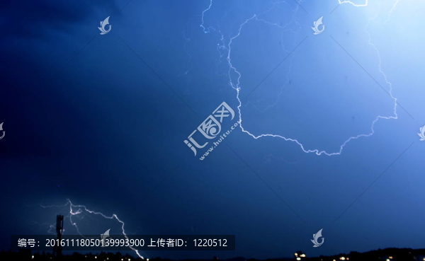 閃電般的天空