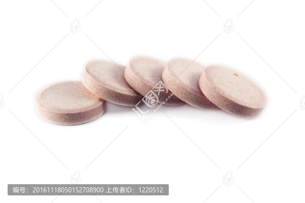 維生素藥丸在白色背景