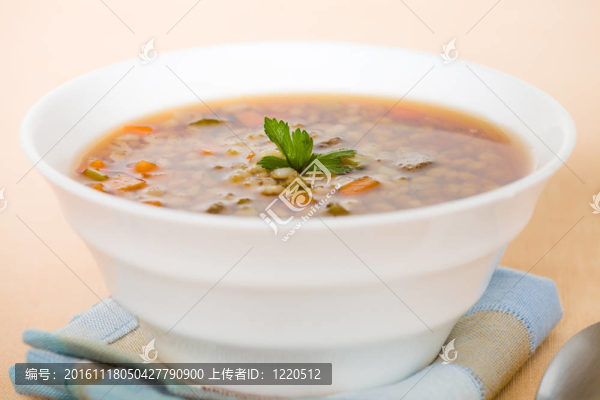 水平大麥牛肉湯