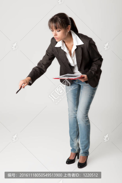女人用手指點(diǎn)