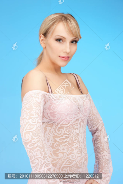 穿著透明衣服的性感女人