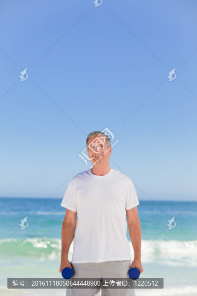 成熟的男人做他的練習(xí)