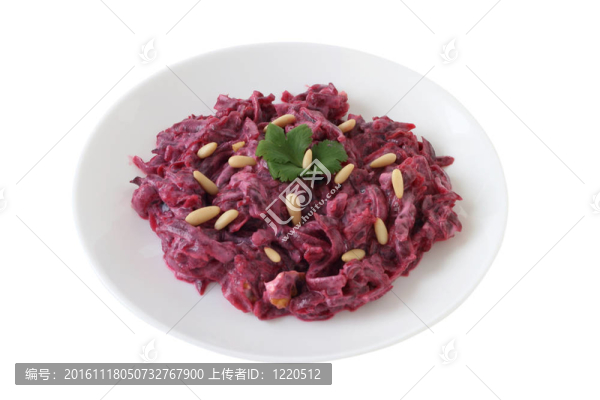 帶堅(jiān)果的甜菜沙拉