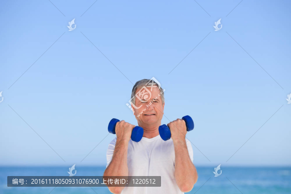成熟的男人做他的練習(xí)