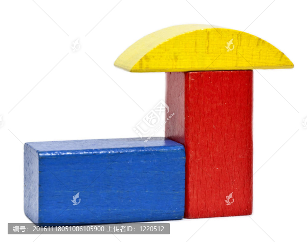 房子形狀的玩具磚；白色背景上的隔離