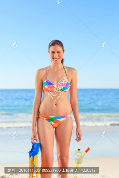 海灘上的可愛(ài)的女人