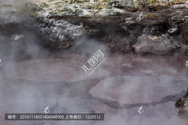 冒泡的泥漿池