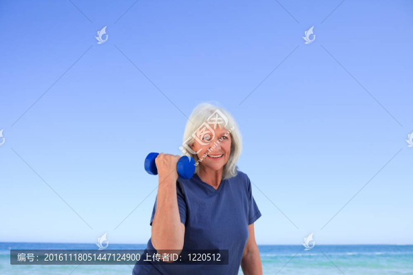 成熟的女人做她的練習(xí)