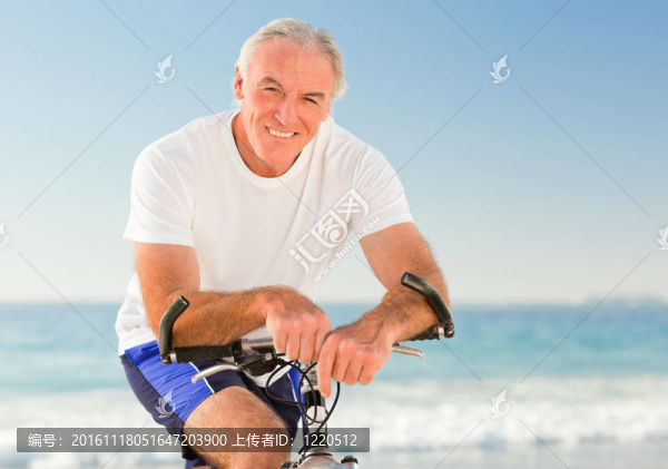 高級男子與他的自行車