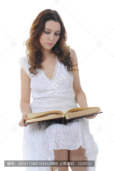 年輕女孩閱讀書