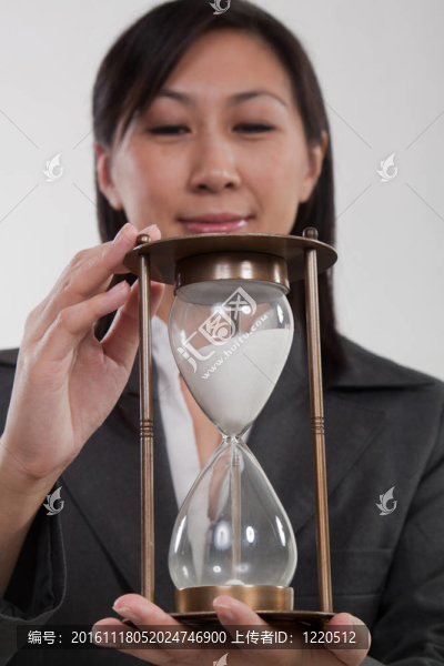 漂亮的二十幾歲的亞洲商人