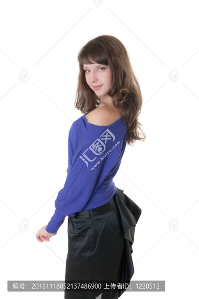 穿襯衫和裙子的女孩