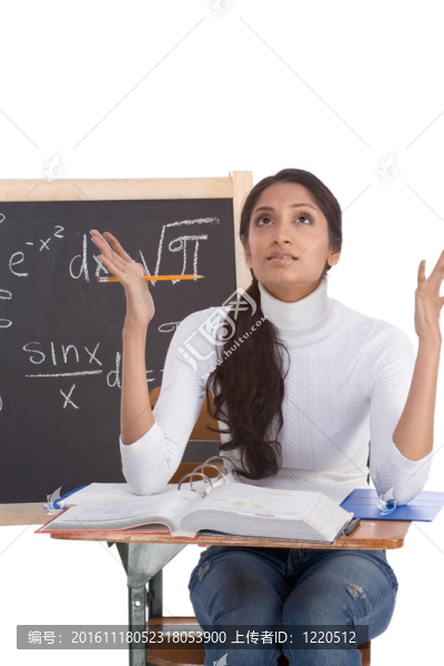 印度大學(xué)生女子學(xué)習(xí)數(shù)學(xué)考試