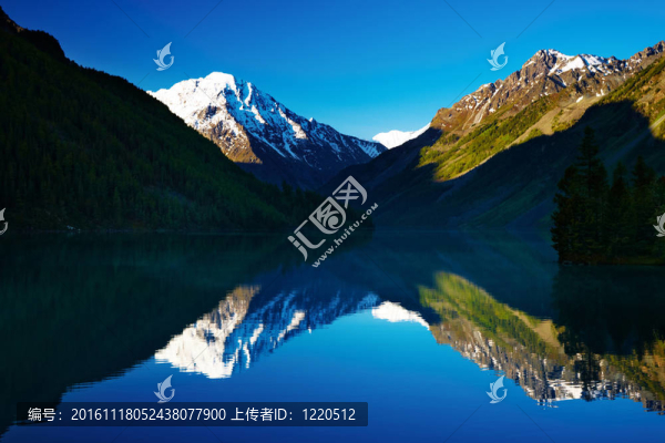 山上的湖