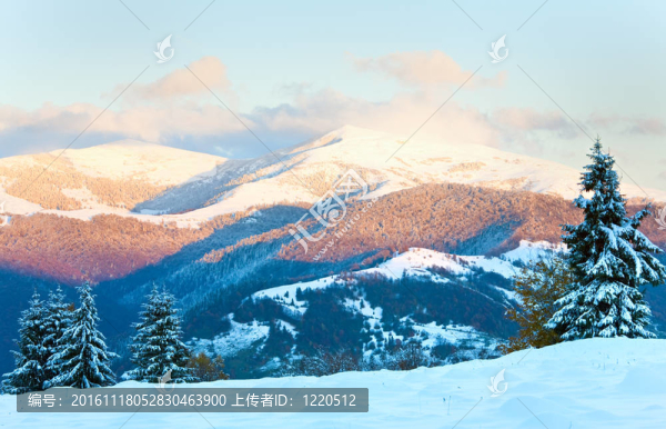 冬季日落山景觀