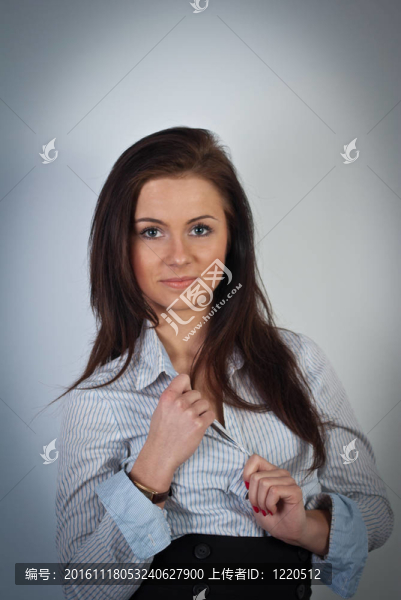 幸福的女人穿著優(yōu)雅的衣服