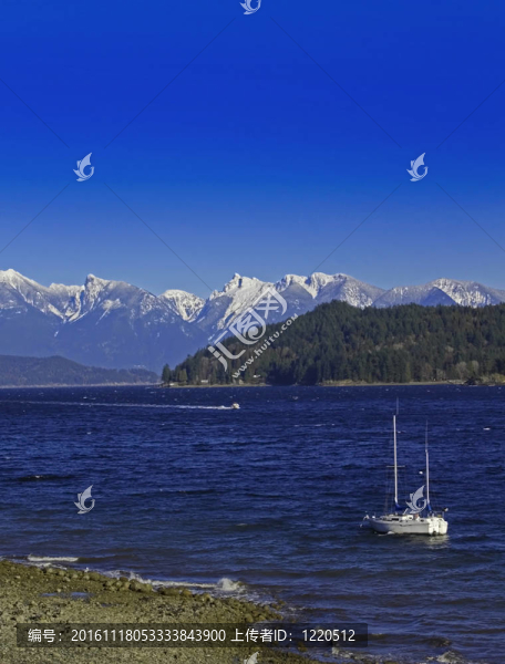 雪白的海岸山脈