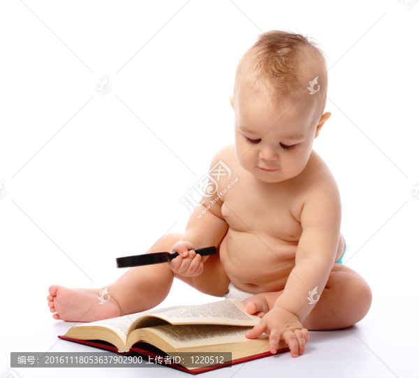 小孩子玩的書和放大鏡
