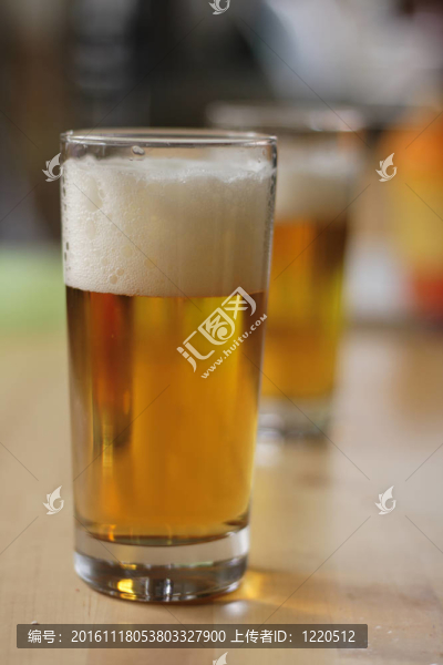 兩杯啤酒