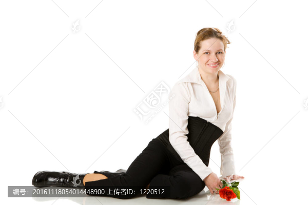女人拿著玫瑰