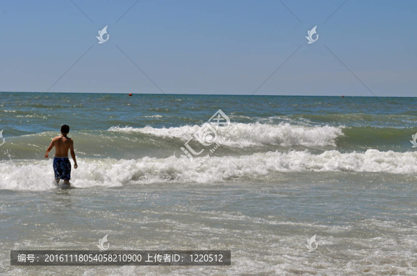 海灘上的男孩