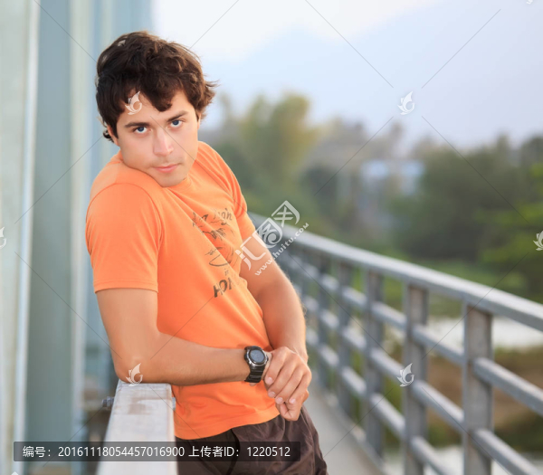 橋上的男人
