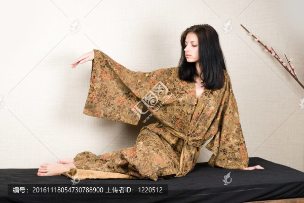 沉思的女孩