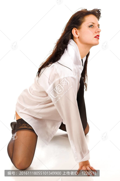 在白色背景上的熱的年輕女孩