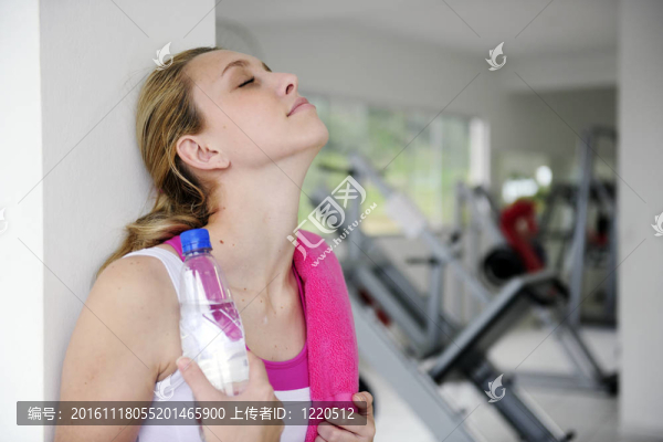 健身房里有魅力的女人