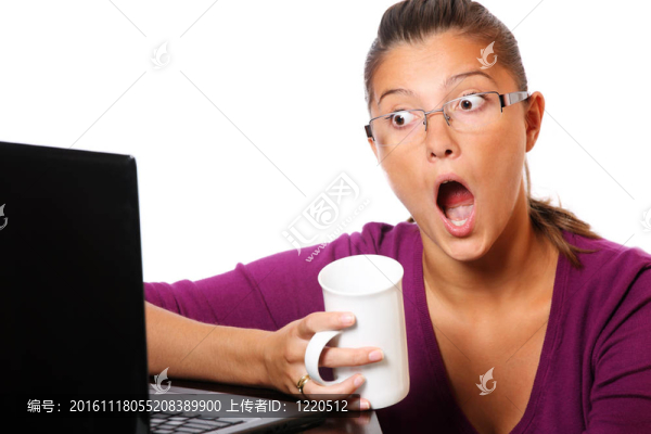 年輕人震驚的女人