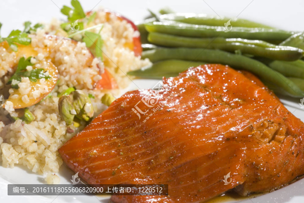 美味的鮭魚晚餐
