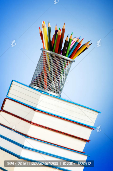 回到學(xué)校的概念與書籍和鉛筆