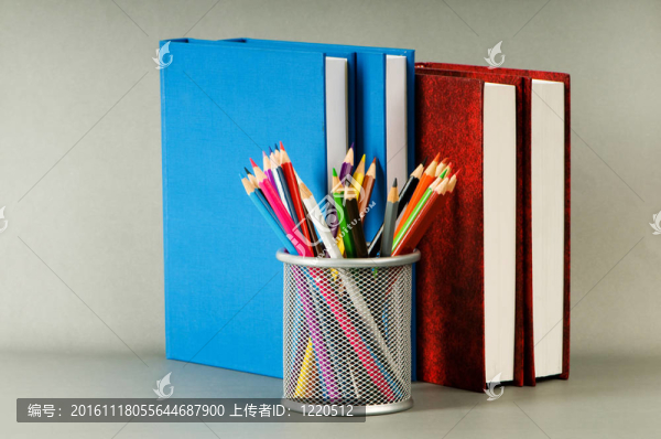回到學(xué)校的概念與書籍和鉛筆