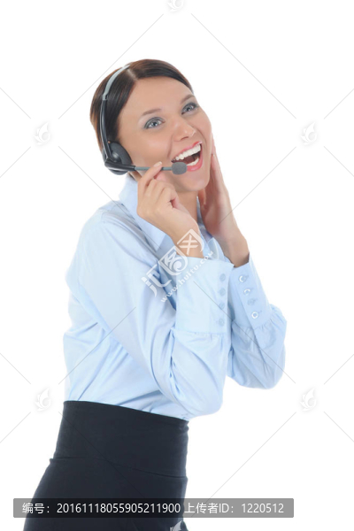 漂亮的年輕女人在耳機