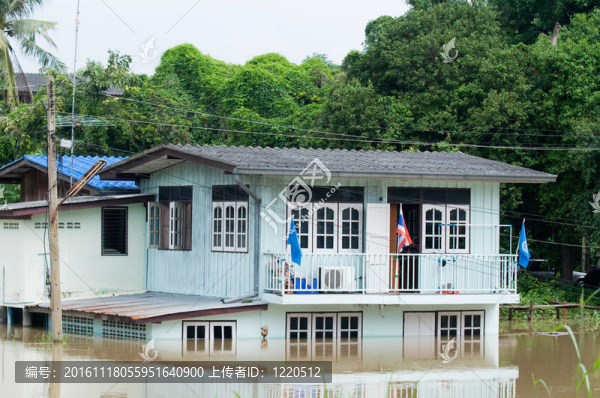 泰國(guó)洪水淹沒(méi)的房子