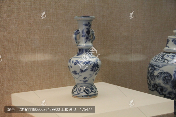 青花瓷花瓶