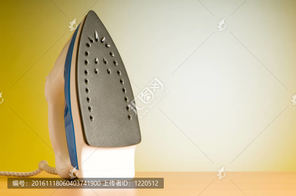 現(xiàn)代電熨斗對彩色背景