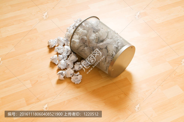 白色垃圾紙垃圾桶