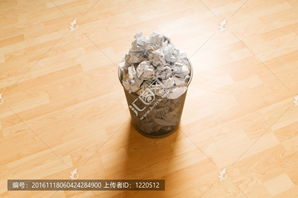 白色垃圾紙垃圾桶