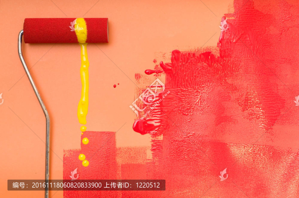 帶有油漆滾筒的油漆