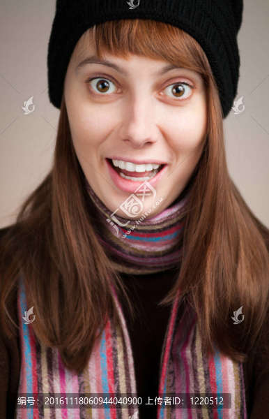 驚訝美麗的年輕女人