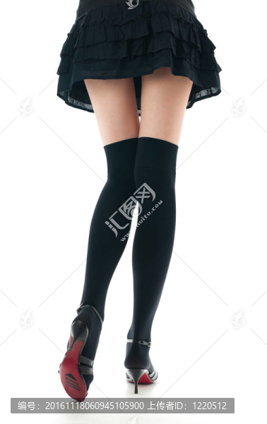 穿裙子和絲襪的女人