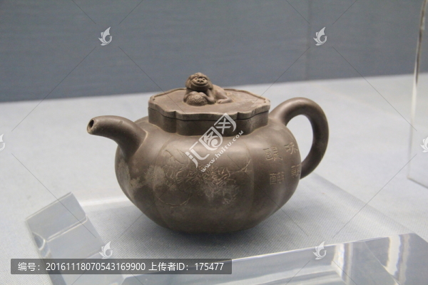 暗色茶壺